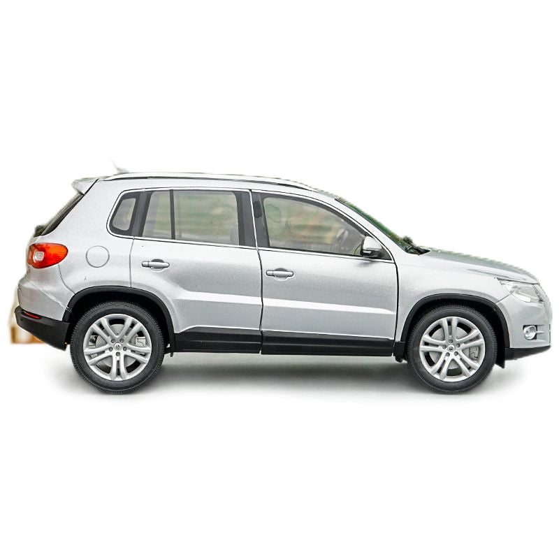 original 1/18 Norev Volkswagen VW Tiguan (Silver) Diecast Car Model with small gift original 1/18 Norev Volkswagen VW Tiguan (Silver) Diecast Car Model with small gift