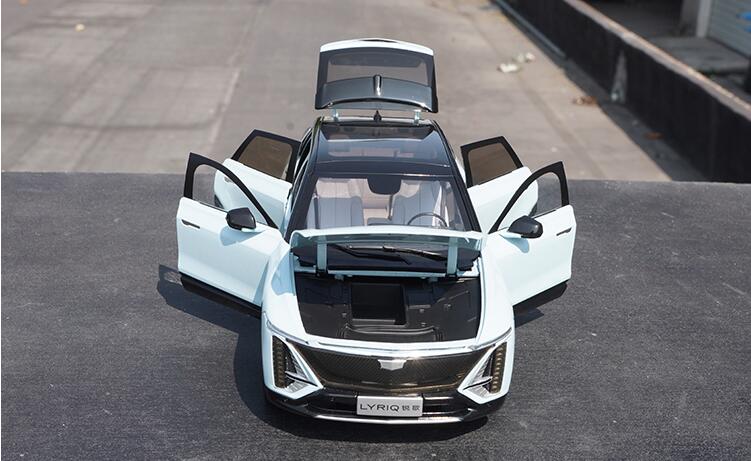 Original factory 1/18 Cadillac LYRIQ diecast scale car model kits SUV electric vehicle alloy car model for  gift Original factory 1/18 Cadillac LYRIQ diecast scale car model kits SUV electric vehicle alloy car model for  gift
