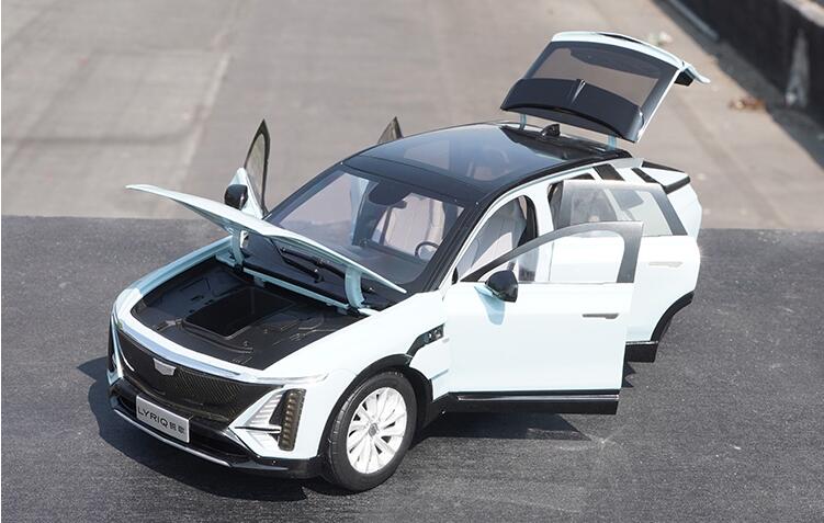 Original factory 1/18 Cadillac LYRIQ diecast scale car model kits SUV electric vehicle alloy car model for  gift Original factory 1/18 Cadillac LYRIQ diecast scale car model kits SUV electric vehicle alloy car model for  gift