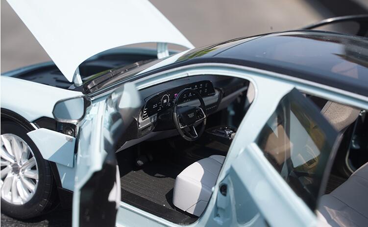 Original factory 1/18 Cadillac LYRIQ diecast scale car model kits SUV electric vehicle alloy car model for  gift Original factory 1/18 Cadillac LYRIQ diecast scale car model kits SUV electric vehicle alloy car model for  gift