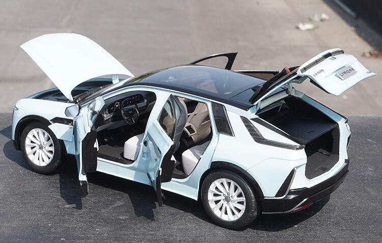 Original factory 1/18 Cadillac LYRIQ diecast scale car model kits SUV electric vehicle alloy car model for  gift Original factory 1/18 Cadillac LYRIQ diecast scale car model kits SUV electric vehicle alloy car model for  gift