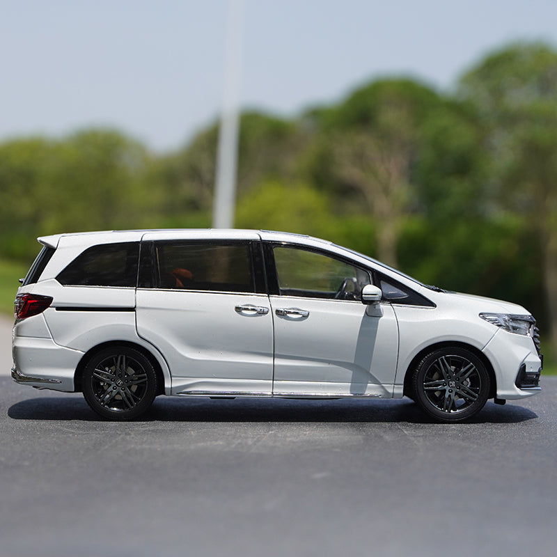 Original factory 1:18 HONDA ODYSSEY hybrid 2022 diecast white/silver classic MPV car model for birthday gift Original factory 1:18 HONDA ODYSSEY hybrid 2022 diecast white/silver classic MPV car model for birthday gift