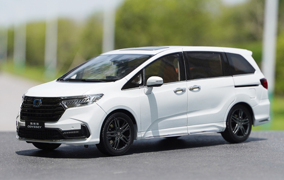Original factory 1:18 HONDA ODYSSEY hybrid 2022 diecast white/silver classic MPV car model for birthday gift Original factory 1:18 HONDA ODYSSEY hybrid 2022 diecast white/silver classic MPV car model for birthday gift