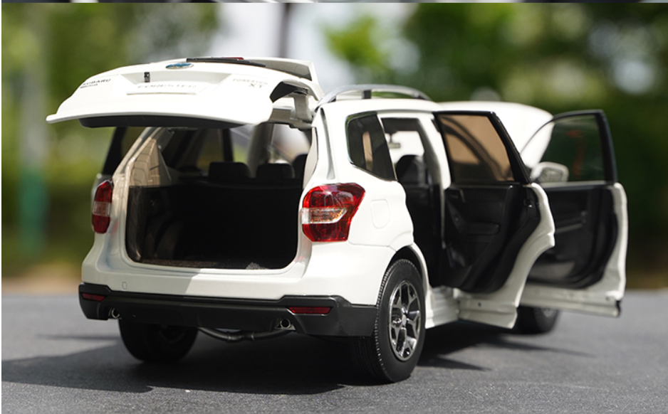 Original factory 1:18 Subaru Forester 2015 version classic simulation alloy car model for gift, toys Original factory 1:18 Subaru Forester 2015 version classic simulation alloy car model for gift, toys