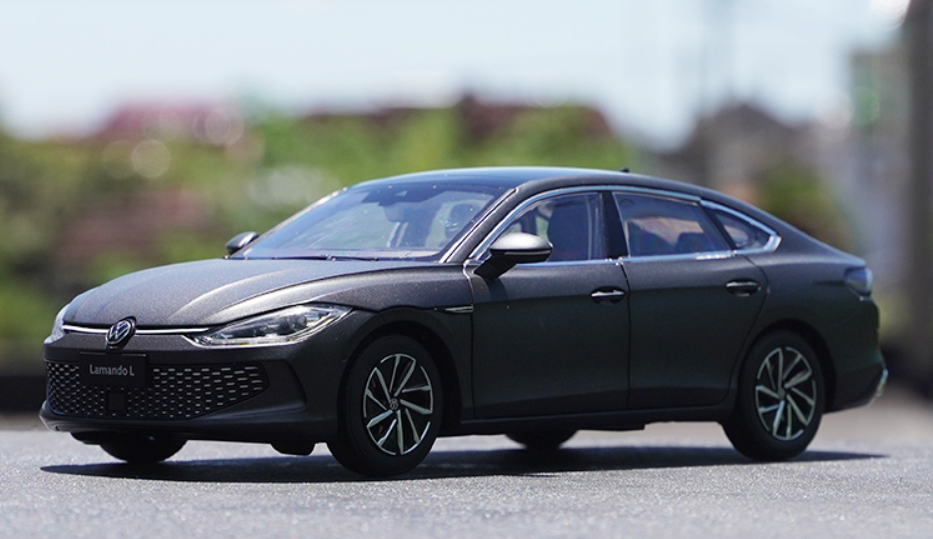 Original factory 1:18 SAIC Volkswagen VW Lamando L model car alloy Lamando 2022 red diecast car model for gift Original factory 1:18 SAIC Volkswagen VW Lamando L model car alloy Lamando 2022 red diecast car model for gift