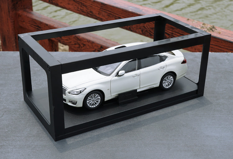 Original factory authentic 1/18 Q70L INFINITI Q70 2017 white diecast metal car model with small gift Original factory authentic 1/18 Q70L INFINITI Q70 2017 white diecast metal car model with small gift