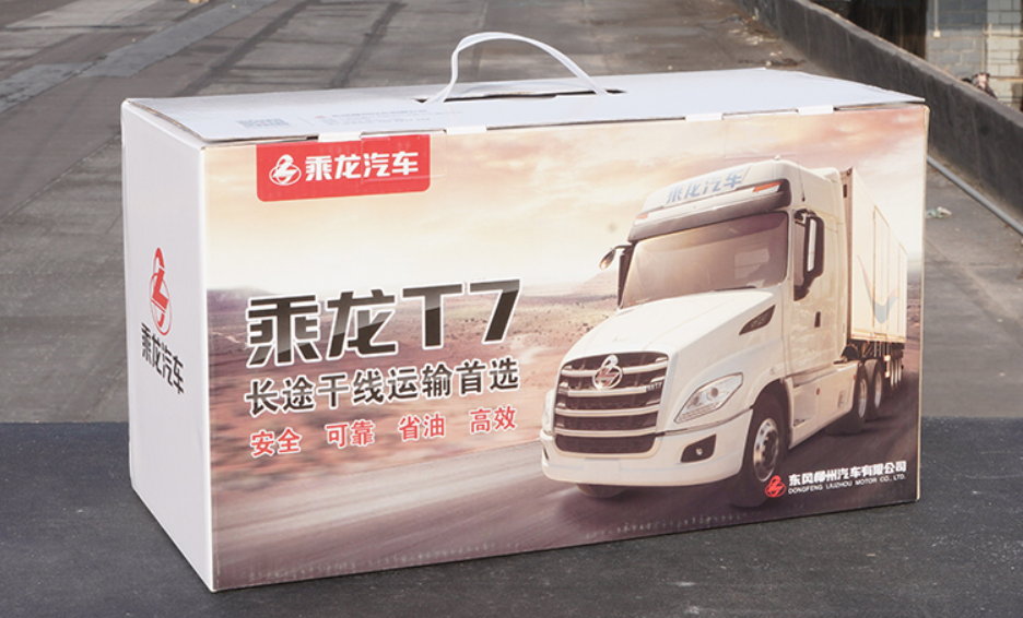 Classic 1:24 Chenglong T7 model American long-head tractor trailer head simulation model of heavy truck for toy gift
