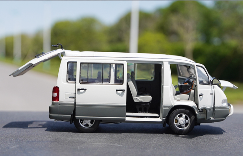 Original factory 1:24 Mercedes MB100 Estana Huizong commercial vehicle model alloy van car model for gift Original factory 1:24 Mercedes MB100 Estana Huizong commercial vehicle model alloy van car model for gift