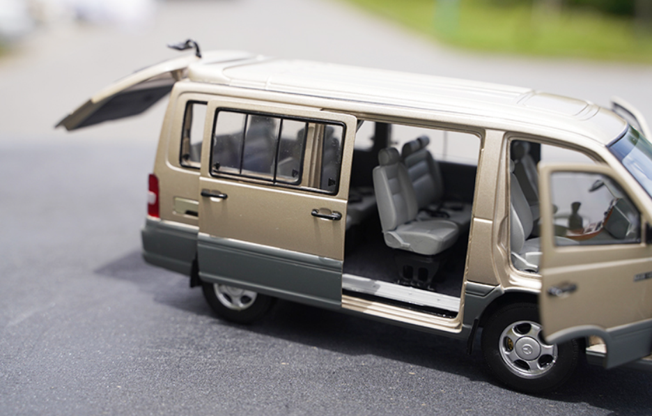 Original factory 1:24 Mercedes MB100 Estana Huizong commercial vehicle model alloy van car model for gift Original factory 1:24 Mercedes MB100 Estana Huizong commercial vehicle model alloy van car model for gift