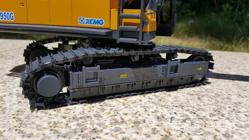 High Precision 1:35 XCMG XE950G Diecast crawler Large excavator DIECAST digger model for sale High Precision 1:35 XCMG XE950G Diecast crawler Large excavator DIECAST digger model for sale