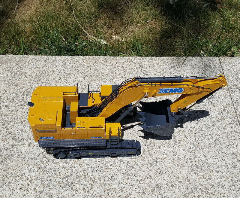 High Precision 1:35 XCMG XE950G Diecast crawler Large excavator DIECAST digger model for sale High Precision 1:35 XCMG XE950G Diecast crawler Large excavator DIECAST digger model for sale
