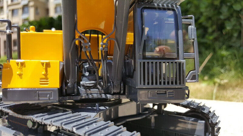 High Precision 1:35 XCMG XE950G Diecast crawler Large excavator DIECAST digger model for sale High Precision 1:35 XCMG XE950G Diecast crawler Large excavator DIECAST digger model for sale