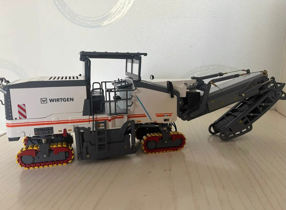 High quality 1:35 Diecast Wirtgen W195 cold milling machine miniature models for sale High quality 1:35 Diecast Wirtgen W195 cold milling machine miniature models for sale