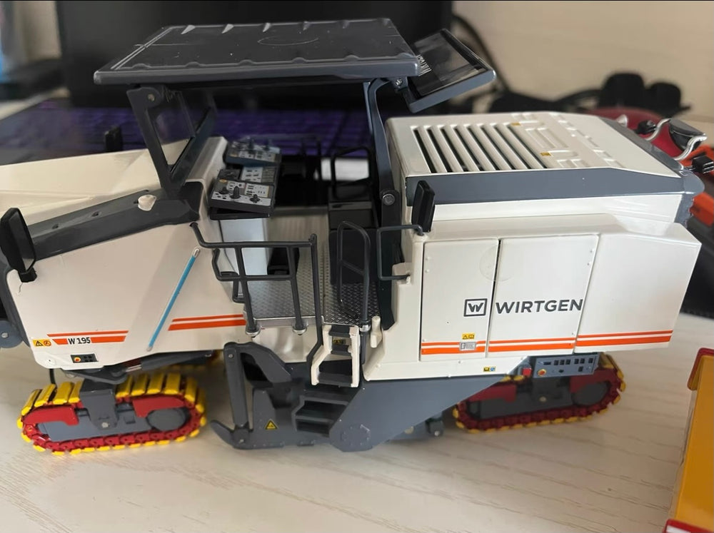 High quality 1:35 Diecast Wirtgen W195 cold milling machine miniature models for sale High quality 1:35 Diecast Wirtgen W195 cold milling machine miniature models for sale