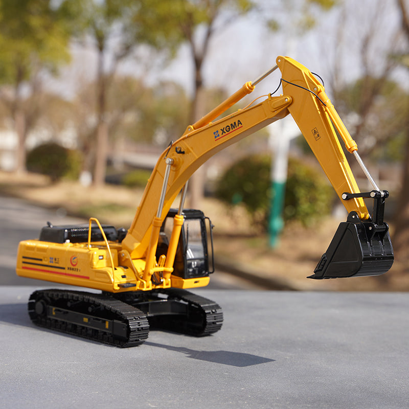 Original 1:35 XGMA XG822 833 Excavator zinc alloy construction truck mechanical model for gift, collection, promotion Original 1:35 XGMA XG822 833 Excavator zinc alloy construction truck mechanical model for gift, collection, promotion