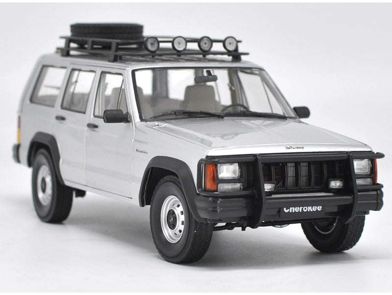 Original factory 1:18  beijing jeep 2500 Jeep Cherokee classic metal  toy models for Birthday/christmas gifts, collection Original factory 1:18  beijing jeep 2500 Jeep Cherokee classic metal  toy models for Birthday/christmas gifts, collection