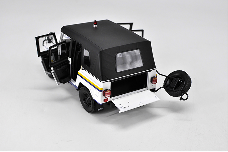 Original factory authentic 1:18 Beijing Jeep 2020 BJ2020 patrol wagon diecast metal SUV car model with small gift Original factory authentic 1:18 Beijing Jeep 2020 BJ2020 patrol wagon diecast metal SUV car model with small gift