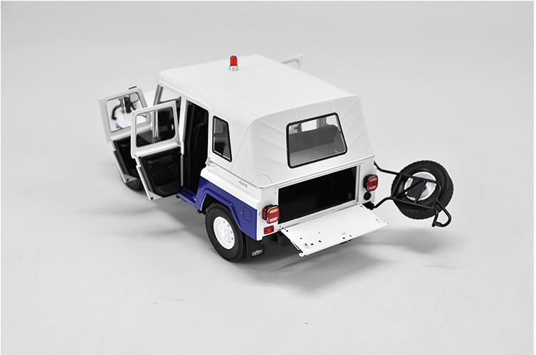 Original factory authentic 1:18 Beijing Jeep 2020 BJ2020 patrol wagon diecast metal SUV car model with small gift Original factory authentic 1:18 Beijing Jeep 2020 BJ2020 patrol wagon diecast metal SUV car model with small gift