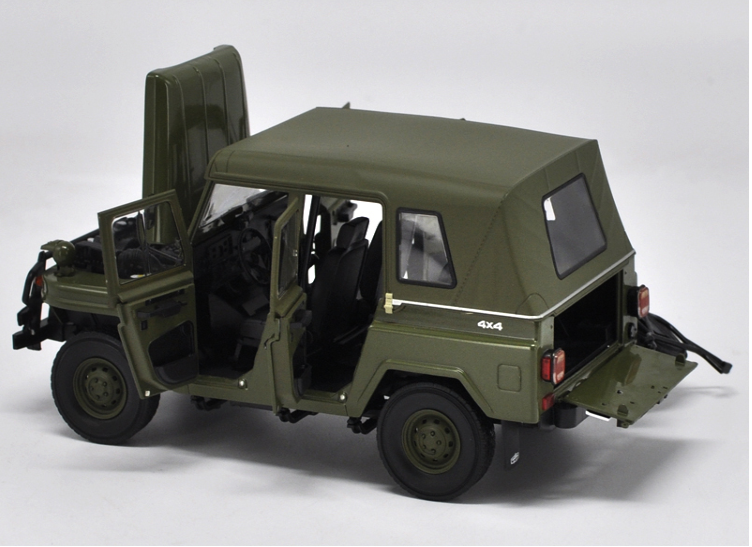 Original factory authentic 1:18 Beijing Jeep 2020 BJ2020 patrol wagon diecast metal SUV car model with small gift Original factory authentic 1:18 Beijing Jeep 2020 BJ2020 patrol wagon diecast metal SUV car model with small gift