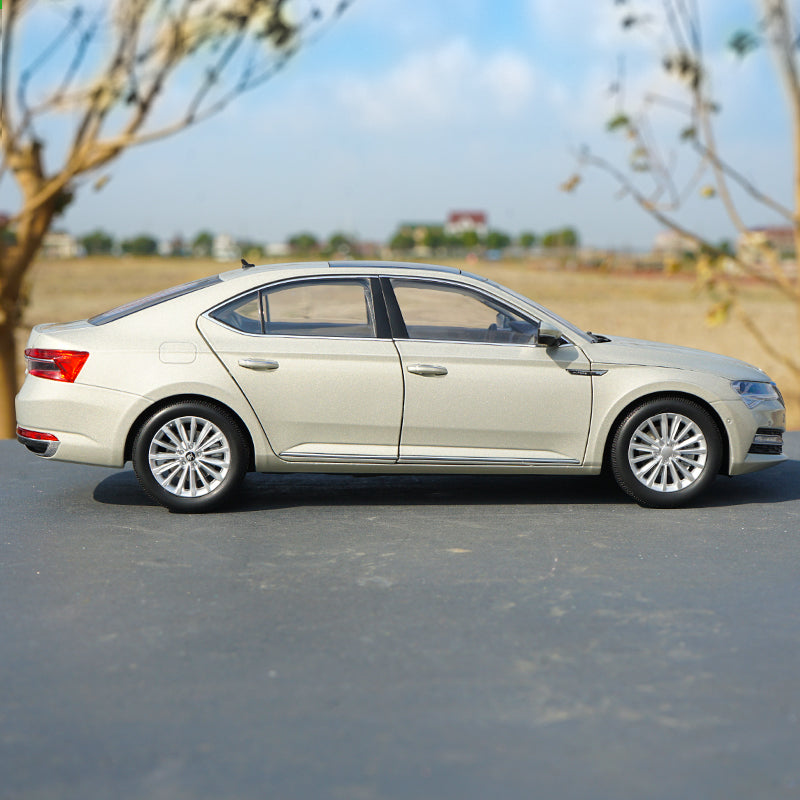 1/18 Dealer Edition 2020 Skoda NEW Superb (Light Champagne) Diecast Car Model for toy gift 1/18 Dealer Edition 2020 Skoda NEW Superb (Light Champagne) Diecast Car Model for toy gift