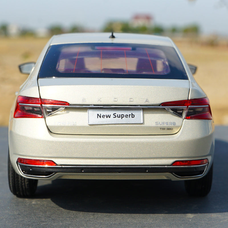 1/18 Dealer Edition 2020 Skoda NEW Superb (Light Champagne) Diecast Car Model for toy gift 1/18 Dealer Edition 2020 Skoda NEW Superb (Light Champagne) Diecast Car Model for toy gift