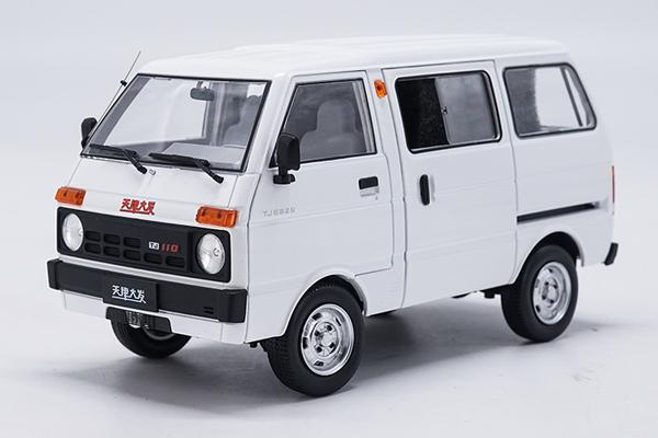 1/18 Die cast Tianjin DAFA HUALI TJ110 ( DAIHATSU ) van Taxi wagon model Red version 1/18 Die cast Tianjin DAFA HUALI TJ110 ( DAIHATSU ) van Taxi wagon model Red version
