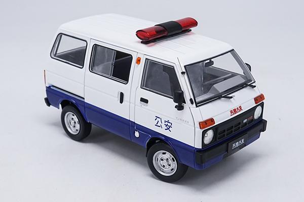1/18 Die cast Tianjin DAFA HUALI TJ110 ( DAIHATSU ) van Taxi wagon model Red version 1/18 Die cast Tianjin DAFA HUALI TJ110 ( DAIHATSU ) van Taxi wagon model Red version