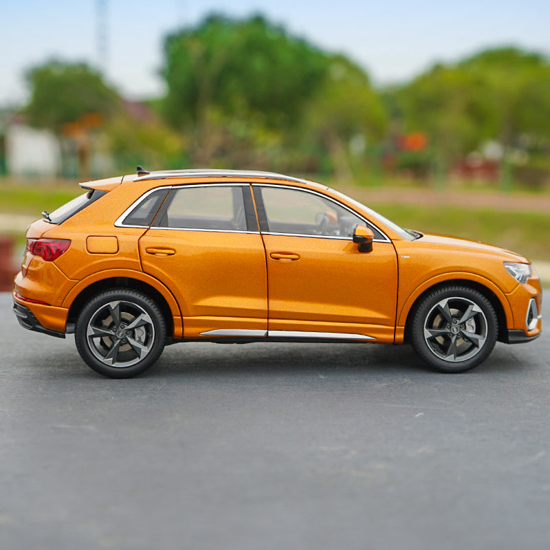 1:18 Diecast All New AUDI Q3 2019 version metal SUV car model with small gift 1:18 Diecast All New AUDI Q3 2019 version metal SUV car model with small gift