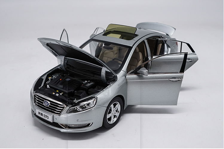 Original factory authentic 1/18 FAW Benteng B70 diecast metal car model with small gift Original factory authentic 1/18 FAW Benteng B70 diecast metal car model with small gift