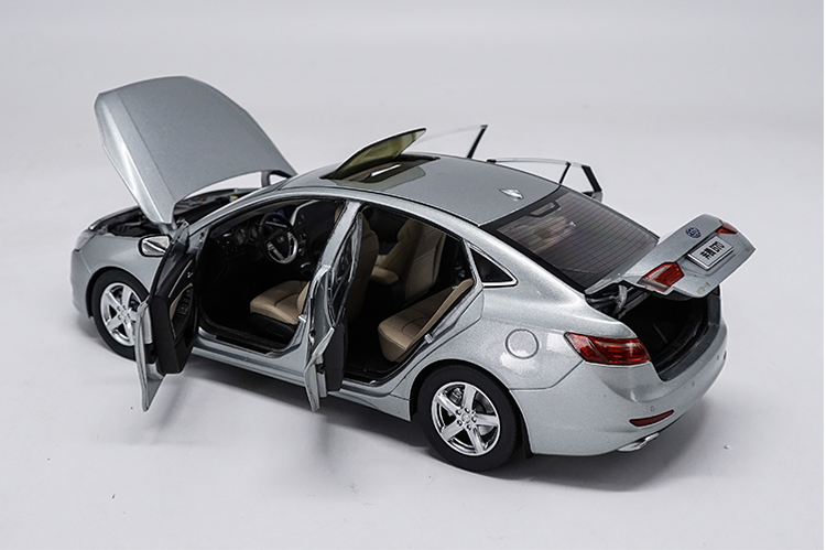 Original factory authentic 1/18 FAW Benteng B70 diecast metal car model with small gift Original factory authentic 1/18 FAW Benteng B70 diecast metal car model with small gift