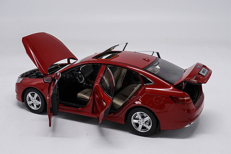 Original factory authentic 1/18 FAW Benteng B70 diecast metal car model with small gift Original factory authentic 1/18 FAW Benteng B70 diecast metal car model with small gift