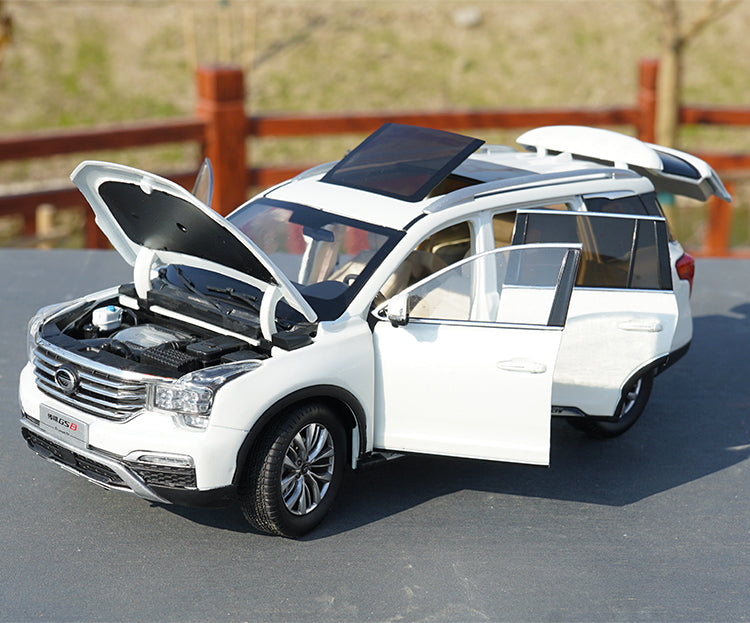 Original factory authentic 1:18 GAC GS8 Trumpchi 2016 off-road vehicle diecast car model with small gift Original factory authentic 1:18 GAC GS8 Trumpchi 2016 off-road vehicle diecast car model with small gift