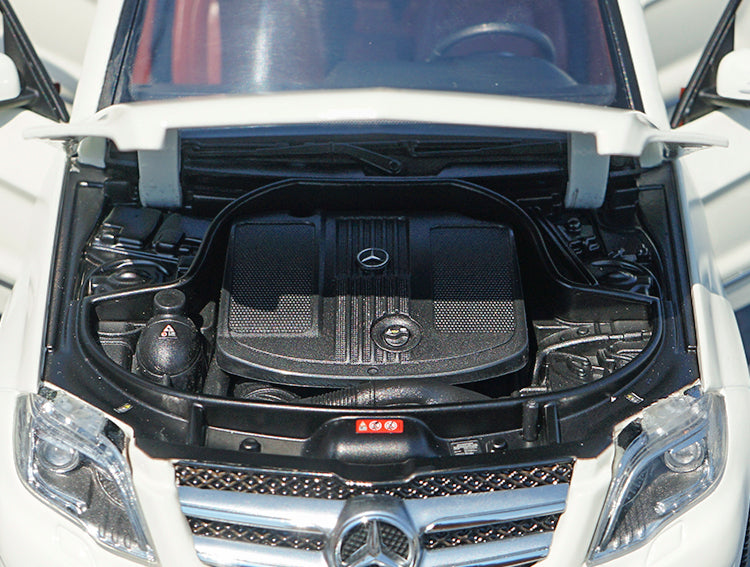 Original factory authentic 1:18 GTA Mercedes-benz Glk 300 off-road vehicle diecast SUV car model with small gift Original factory authentic 1:18 GTA Mercedes-benz Glk 300 off-road vehicle diecast SUV car model with small gift