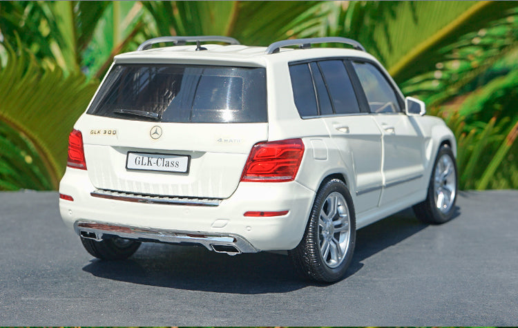 Original factory authentic 1:18 GTA Mercedes-benz Glk 300 off-road vehicle diecast SUV car model with small gift Original factory authentic 1:18 GTA Mercedes-benz Glk 300 off-road vehicle diecast SUV car model with small gift