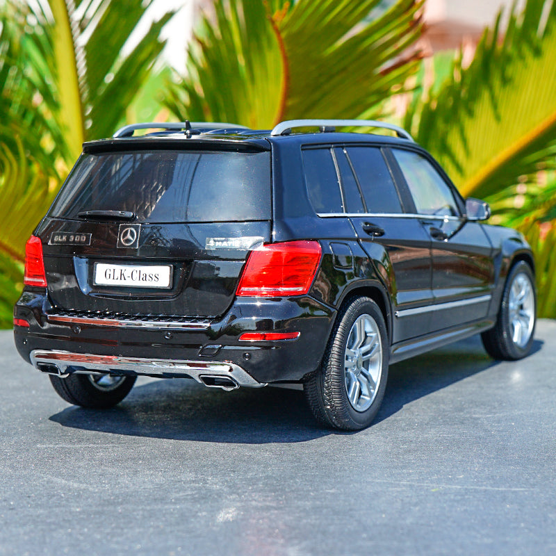 Original factory authentic 1:18 GTA Mercedes-benz Glk 300 off-road vehicle diecast SUV car model with small gift Original factory authentic 1:18 GTA Mercedes-benz Glk 300 off-road vehicle diecast SUV car model with small gift