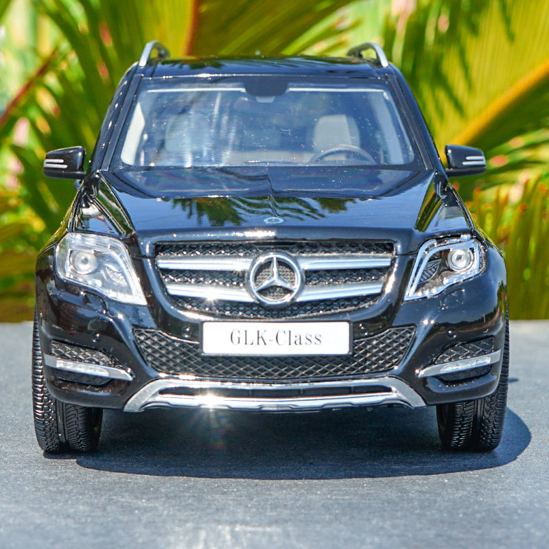Original factory authentic 1:18 GTA Mercedes-benz Glk 300 off-road vehicle diecast SUV car model with small gift Original factory authentic 1:18 GTA Mercedes-benz Glk 300 off-road vehicle diecast SUV car model with small gift