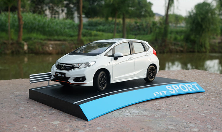 Original factory authentic 1:18 Honda FIT 2018 sport Jazz blue/green hatchback diecast car model for gift, toys, collection Original factory authentic 1:18 Honda FIT 2018 sport Jazz blue/green hatchback diecast car model for gift, toys, collection
