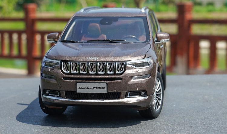Original factory authentic 1/18 Jeep Grand Commander GAC Fiat Chrysler Diecast JEEP Metal SUV Car Model with small gift Original factory authentic 1/18 Jeep Grand Commander GAC Fiat Chrysler Diecast JEEP Metal SUV Car Model with small gift