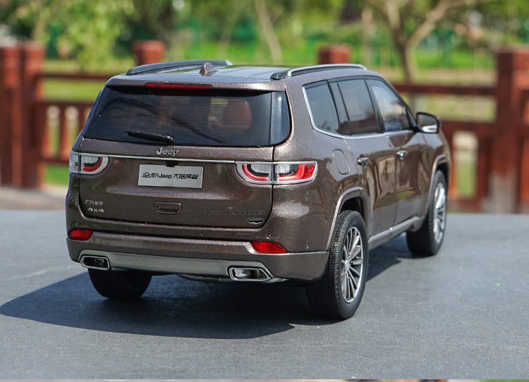 Original factory authentic 1/18 Jeep Grand Commander GAC Fiat Chrysler Diecast JEEP Metal SUV Car Model with small gift Original factory authentic 1/18 Jeep Grand Commander GAC Fiat Chrysler Diecast JEEP Metal SUV Car Model with small gift