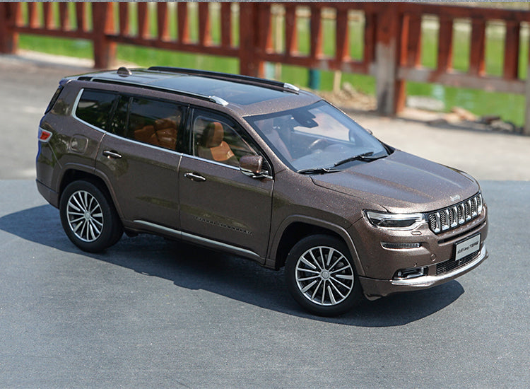 Original factory authentic 1/18 Jeep Grand Commander GAC Fiat Chrysler Diecast JEEP Metal SUV Car Model with small gift Original factory authentic 1/18 Jeep Grand Commander GAC Fiat Chrysler Diecast JEEP Metal SUV Car Model with small gift