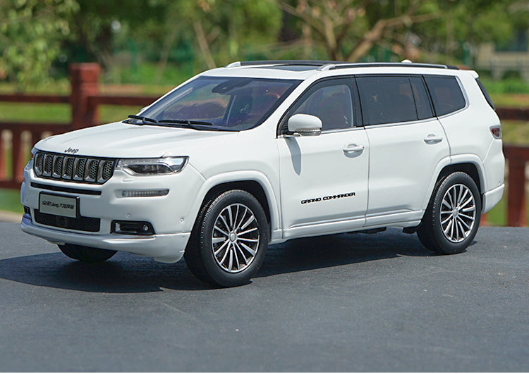 Original factory authentic 1/18 Jeep Grand Commander GAC Fiat Chrysler Diecast JEEP Metal SUV Car Model with small gift Original factory authentic 1/18 Jeep Grand Commander GAC Fiat Chrysler Diecast JEEP Metal SUV Car Model with small gift