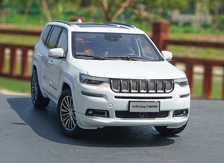 Original factory authentic 1/18 Jeep Grand Commander GAC Fiat Chrysler Diecast JEEP Metal SUV Car Model with small gift Original factory authentic 1/18 Jeep Grand Commander GAC Fiat Chrysler Diecast JEEP Metal SUV Car Model with small gift