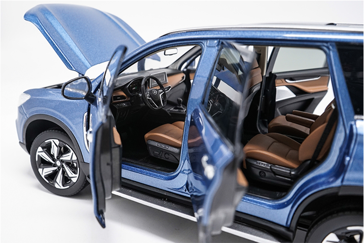 Original factory authentic 1/18  MAXUS D90 diecast metal SUV car model with small gift Original factory authentic 1/18  MAXUS D90 diecast metal SUV car model with small gift