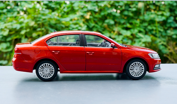 Original factory 1:18 Volkswagen New Lavida 2016 Version diecast car model with small gift Original factory 1:18 Volkswagen New Lavida 2016 Version diecast car model with small gift