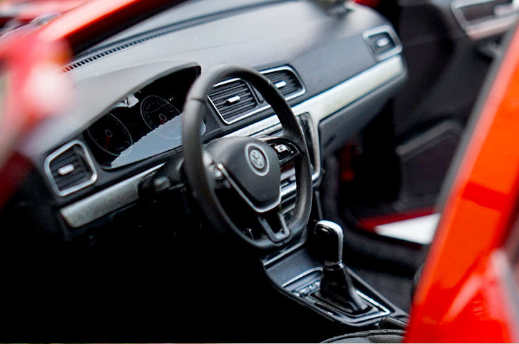 Original factory 1:18 Volkswagen New Lavida 2016 Version diecast car model with small gift Original factory 1:18 Volkswagen New Lavida 2016 Version diecast car model with small gift