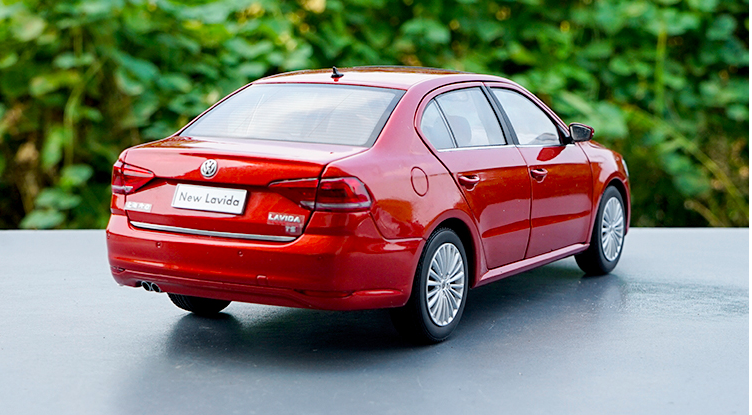 Original factory 1:18 Volkswagen New Lavida 2016 Version diecast car model with small gift Original factory 1:18 Volkswagen New Lavida 2016 Version diecast car model with small gift