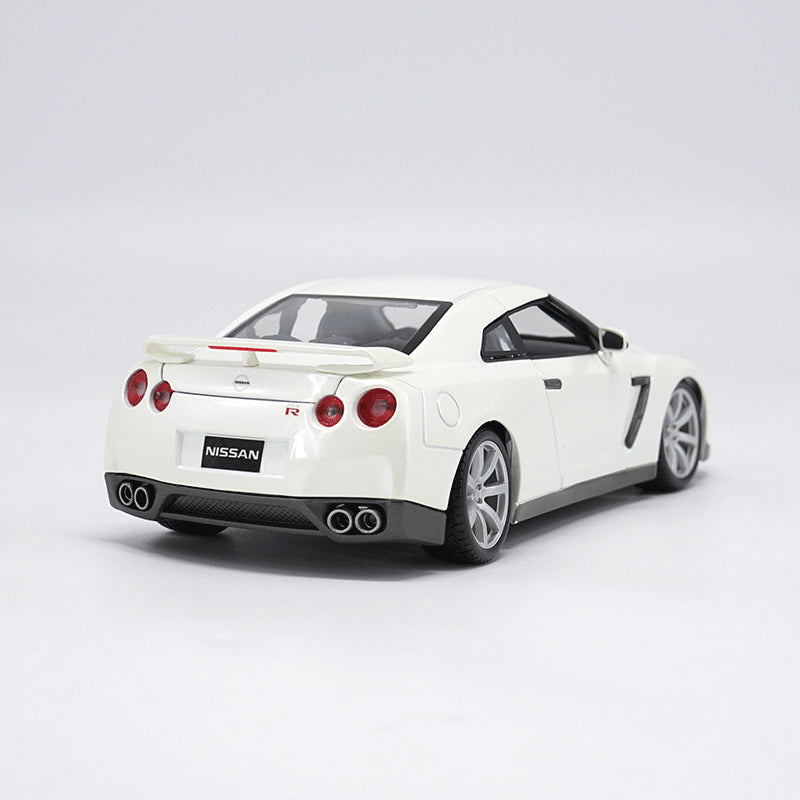 Original factory authentic 1:18 Nissan GTR R35 2009 diecast metal car model with small gift Original factory authentic 1:18 Nissan GTR R35 2009 diecast metal car model with small gift