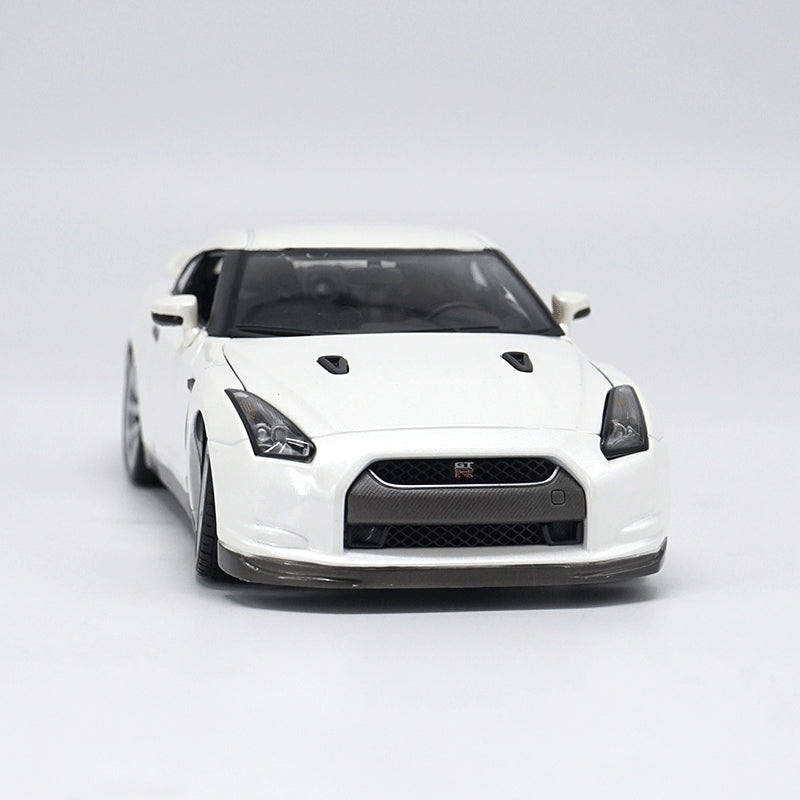Original factory authentic 1:18 Nissan GTR R35 2009 diecast metal car model with small gift Original factory authentic 1:18 Nissan GTR R35 2009 diecast metal car model with small gift