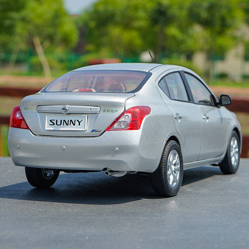 Original factory authentic Minichamps 1:18 Nissan Sunny diecast car model with small gift Original factory authentic Minichamps 1:18 Nissan Sunny diecast car model with small gift