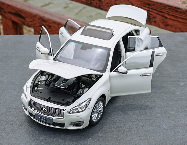 Original factory authentic 1/18 Q70L INFINITI Q70 2017 white diecast metal car model with small gift Original factory authentic 1/18 Q70L INFINITI Q70 2017 white diecast metal car model with small gift